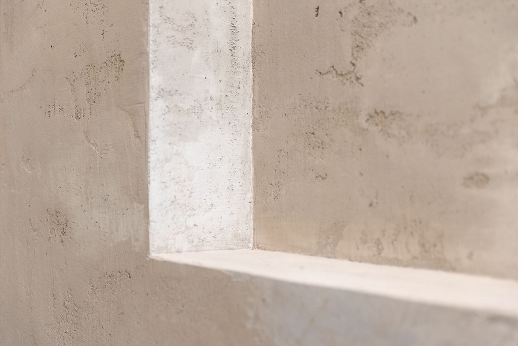 Minimalistische trappenhal met industriële charme